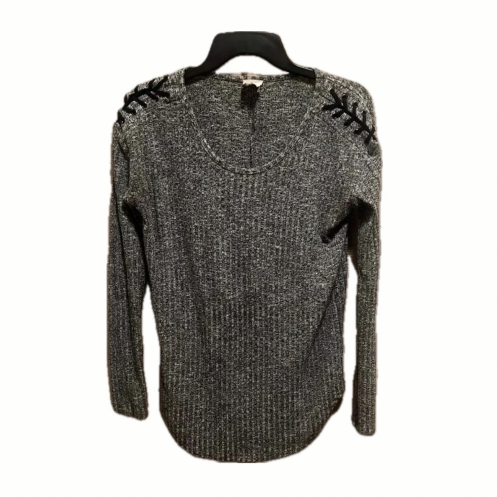 Spade & Heart Gray Lace Up Shoulder Sweater Size S Stitch Fix Boho Coquette